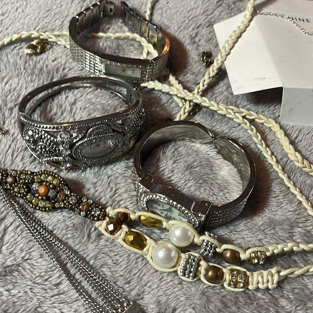 Watch and jewelry random bundle - Picture 2 of 7